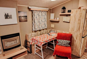 Seascape Calling Dog Friendly 2 Bed 6 Berth Decked Villa with Parking at Winchelsea Beach Holiday Park